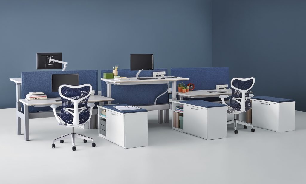 sistema de mesas azul da Herman Miller