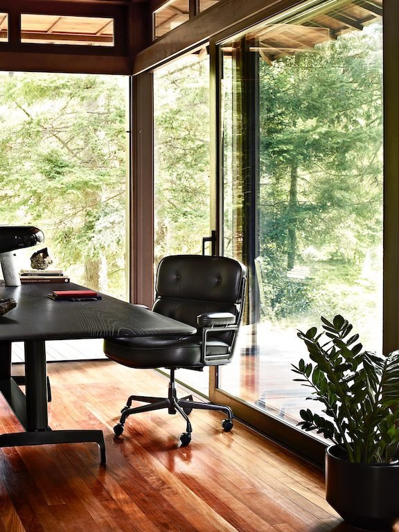 Eames Executive